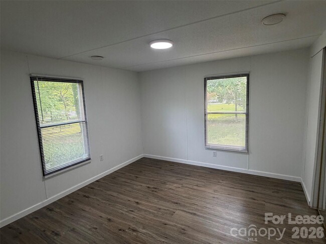 Building Photo - 8112 Blackwood Rd