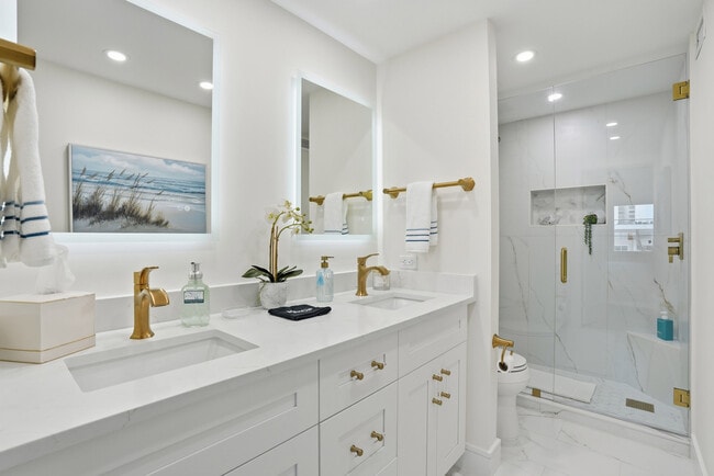 Building Photo - 3443 Gulf Shore Blvd N