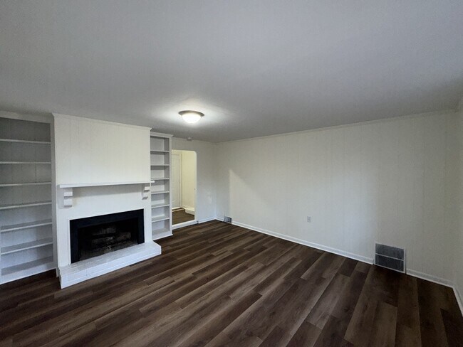 Building Photo - 3147 Shirley Dr