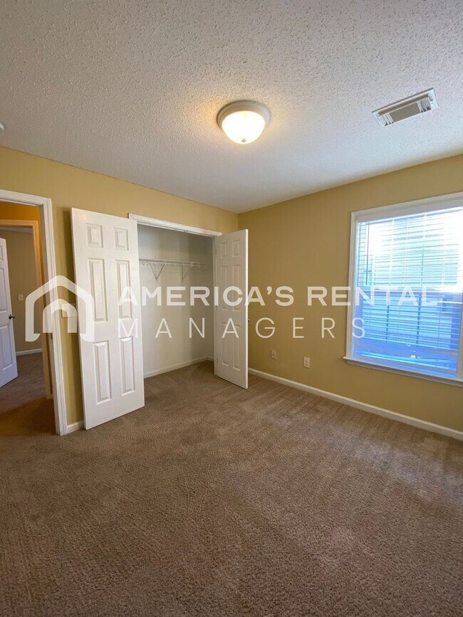 Building Photo - Home in Northport, AL. Sign a lease by 2/28/26 to receive HALF off the deposit!!! DEPOSIT PENDING!