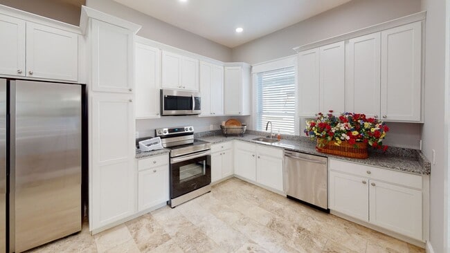 Primary Photo - $1545 per Bedroom |6BR in Fort Sanders | W...