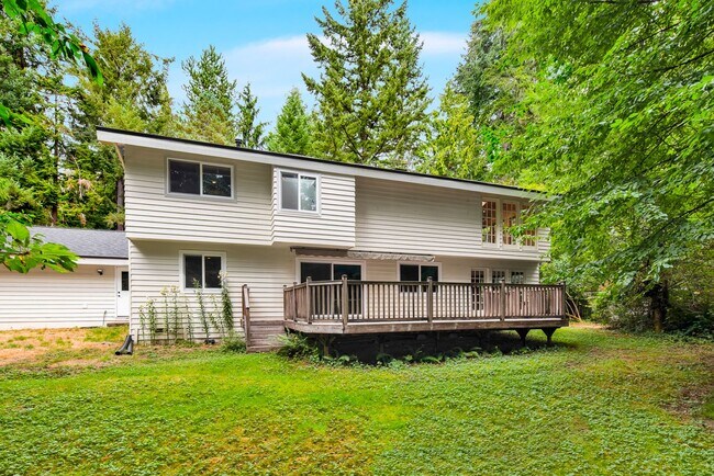 Building Photo - Cottage Lake RV Parking Garage/Shop Plus N...