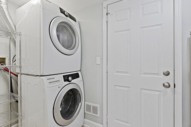 Building Photo - 728 Brandon Pl