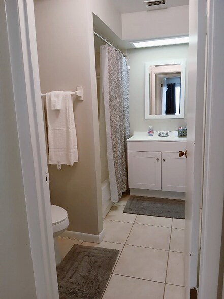 Building Photo - 1835 Crystal Grove Dr