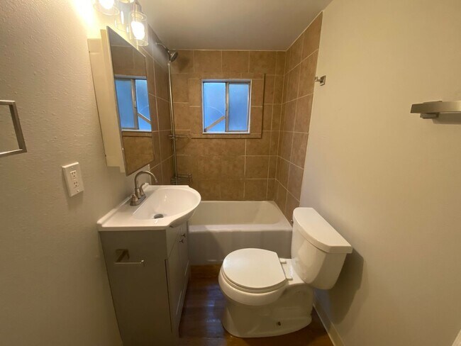 Building Photo - 505 Cañon Ave