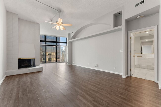 Building Photo - PENTHOUSE LEVEL Condo in LoDo!