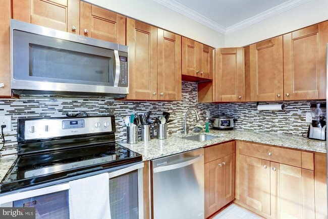 Building Photo - 6069 Crown Royal Cir