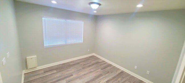Building Photo - Single Story House in Beautiful Gated Comm...