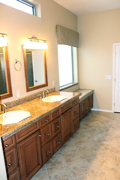 Master Bath - 4629 E Thunder Hawk Rd