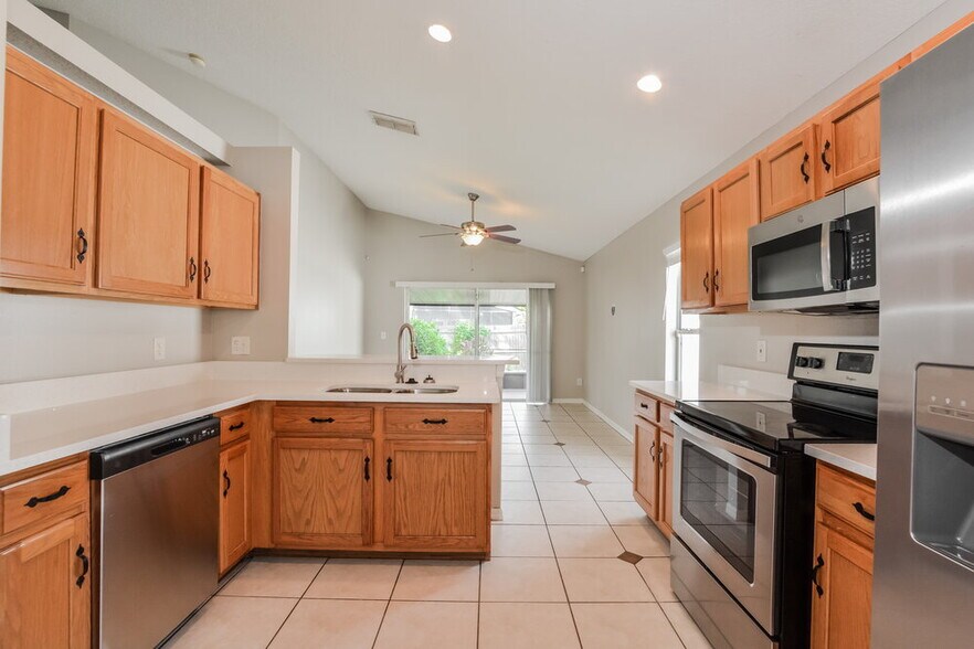 Building Photo - 1319 Acorn Cir