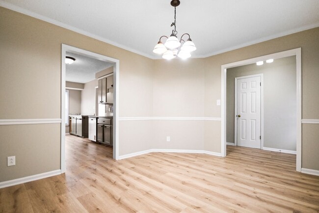Building Photo - Pet Friendly Three Bedroom!