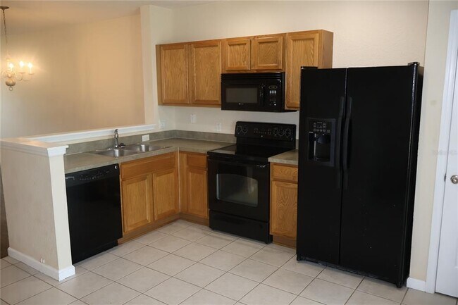 Building Photo - 4445 SW 49th Ave