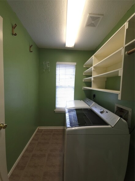 Building Photo - 19406 Stillhouse Dr