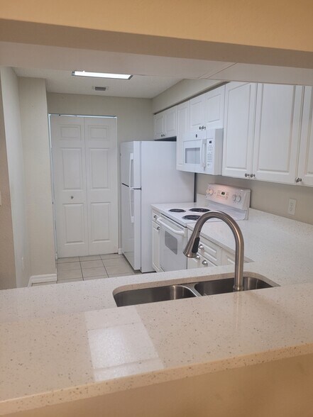 KITCHEN (1) - 3018 Alcazar Pl