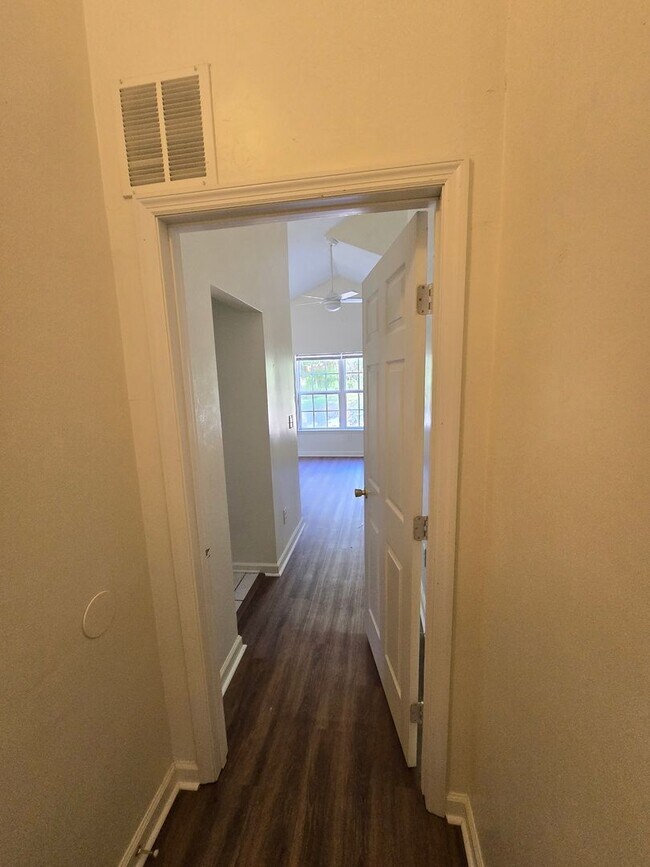 Building Photo - P735