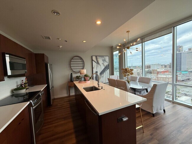 Building Photo - River Market Tower - Unit 1406