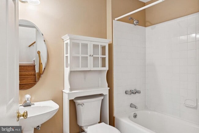 Building Photo - 12300 Sweetbriar Pl