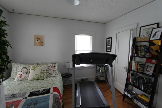 Building Photo - Beautiful 2-bedroom Charmer in Aksarben