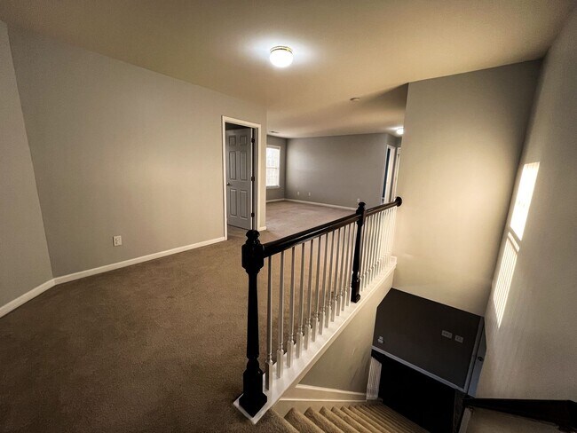 Building Photo - Gorgeous 4 Bedroom, 2 1/2 Bathroom Home in...