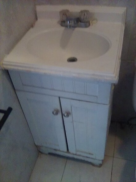 Building Photo - 92 Holly St