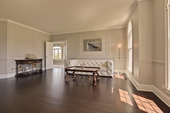 Building Photo - 8 Turnbury Ct