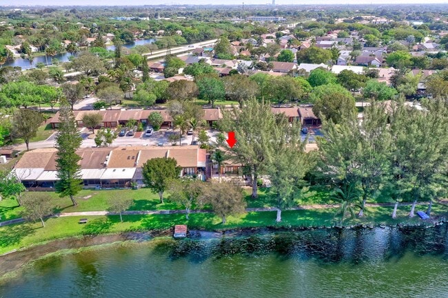 Building Photo - 2250 Buttonwood Ave