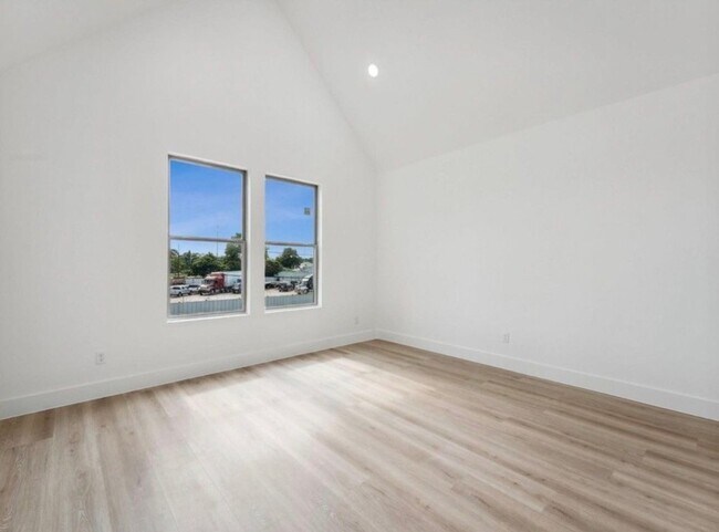 Building Photo - 7418 Maxroy St