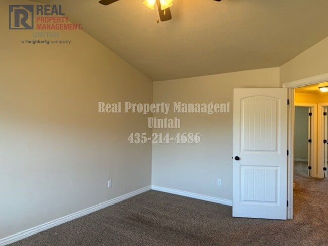 Building Photo - 3 bed 2.5 bath townhome in Fox Run