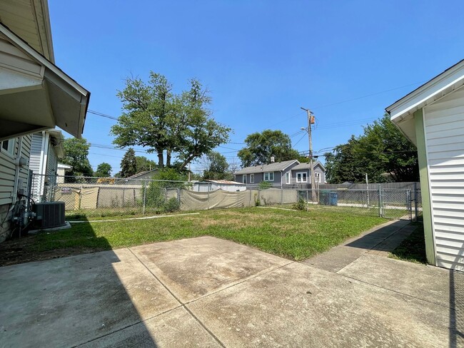 Building Photo - 3 Bedroom Home In Hammond With Central AIR