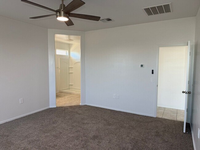 Building Photo - 9427 E Alfalfa Dr