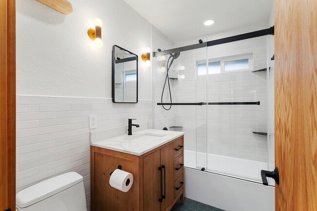 Building Photo - 5359 SE 91st Ave
