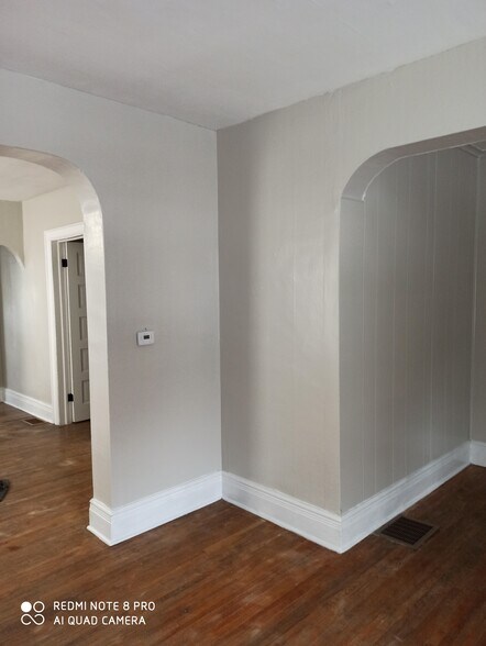 Building Photo - 19 Sheffield Ave