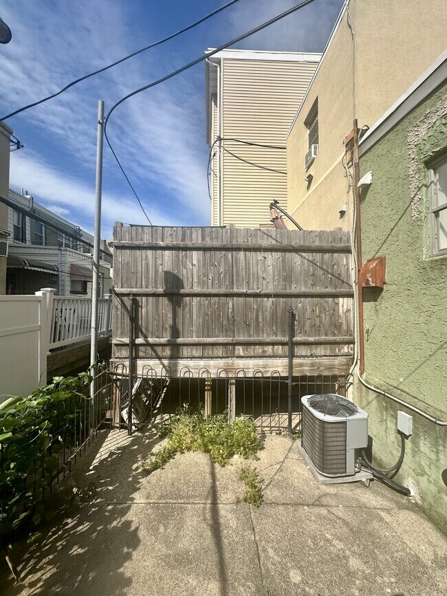 Building Photo - 2828 S 12th St