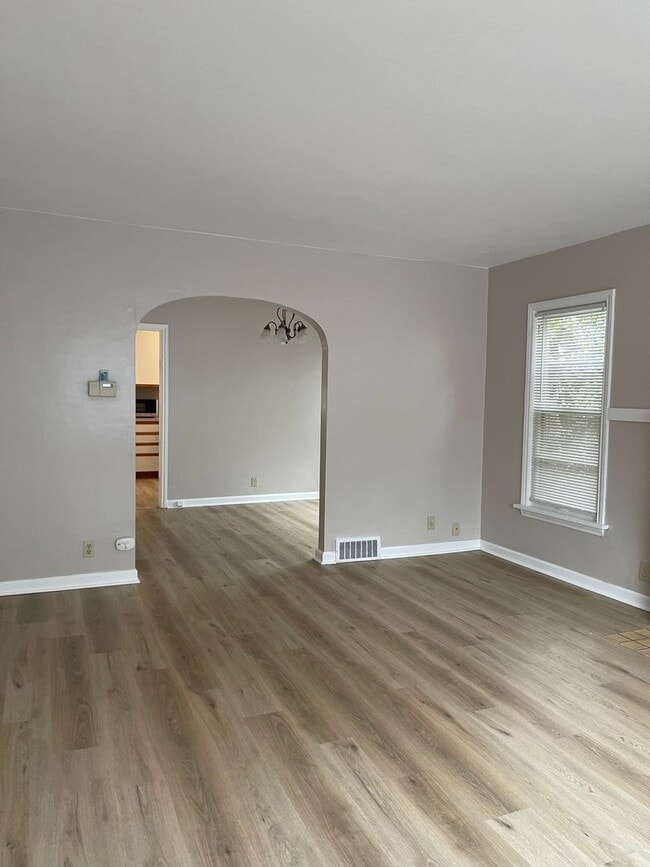 Building Photo - Charming Home in Seattle-Maple Leaf Area!