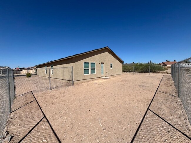 Building Photo - Newer Build 4 Bed/2 Bath In Arizona City