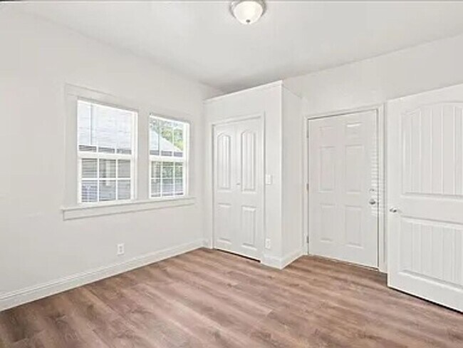 Building Photo - 3123 San Rafael Ct