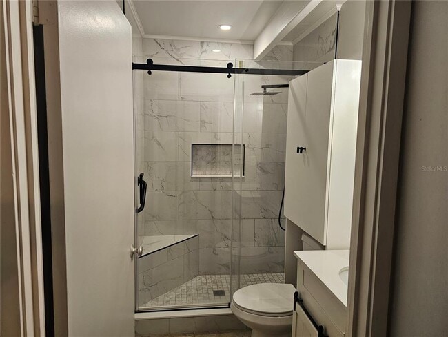 Building Photo - 915 Club Cir