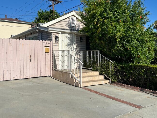 Primary Photo - 210 S Everett St