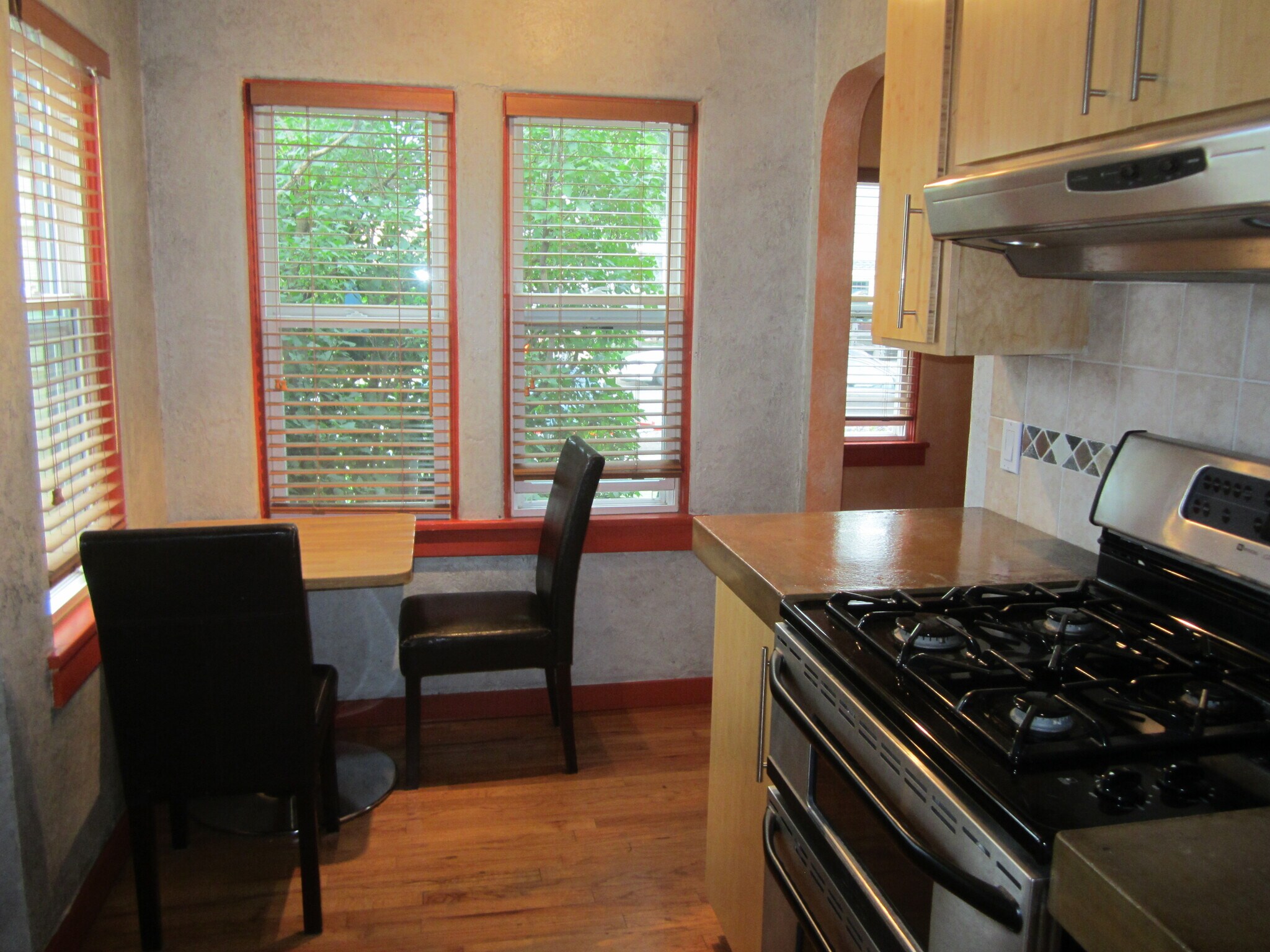 Breakfast nook in kitchen - 7605 Robinson Way
