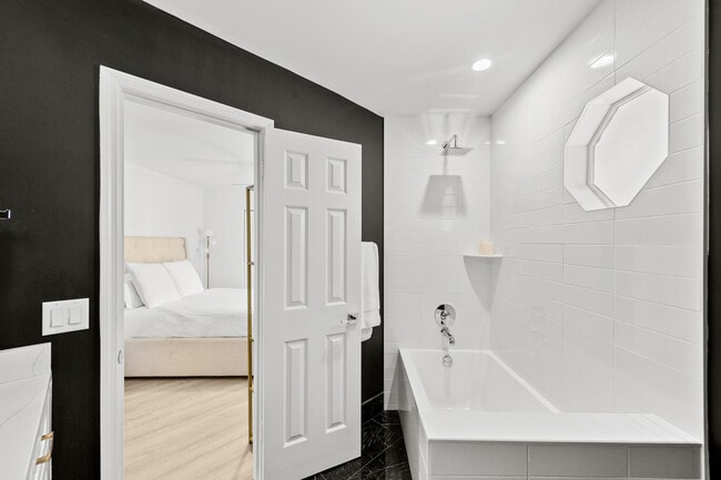 Building Photo - 288 Seabreeze Cir