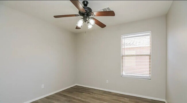 Building Photo - 42275 W Bunker Dr