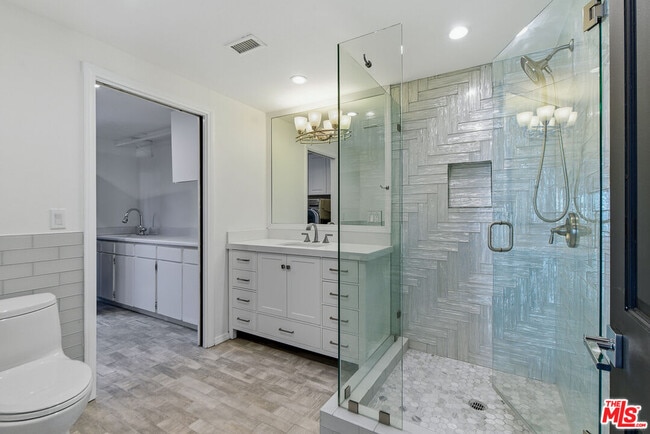 Building Photo - 1301 Angelus Ave