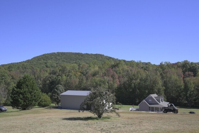 Building Photo - 3-bed, 2-bath house on 1.2 acres with stunning views of the mountains