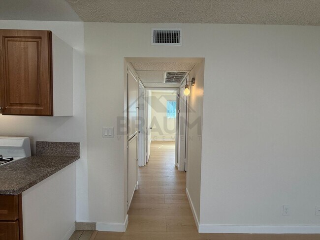 Building Photo - 14801 Delano St