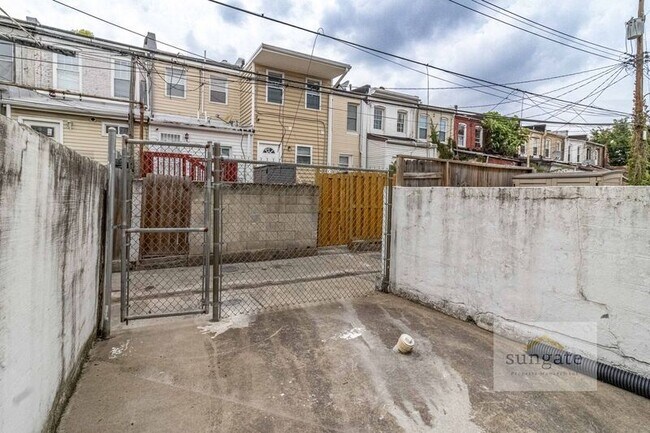 Building Photo - 1222 Sargeant St