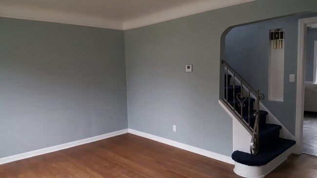 Building Photo - Nice house