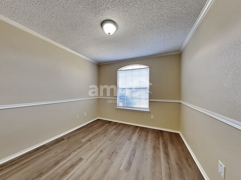 Building Photo - 3207 Athens Dr