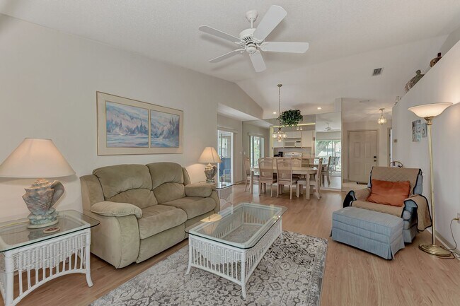 Building Photo - GEORGOUS 2 BEDROOM, 2BATHROOM, TURN KEY FU...