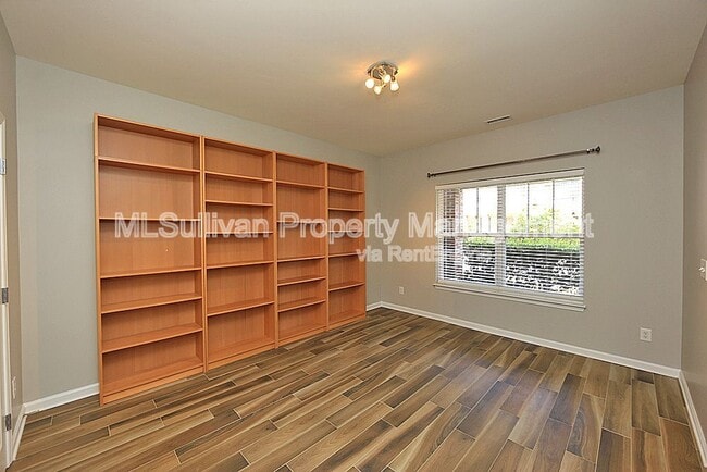 Building Photo - 338 Kinellan Ln