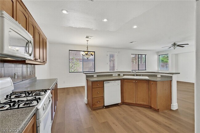 Building Photo - 6632 Babys Tear Pl